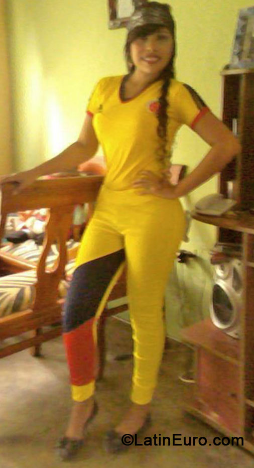 Date this georgeous Colombia girl Carmen from Cartagena CO16002
