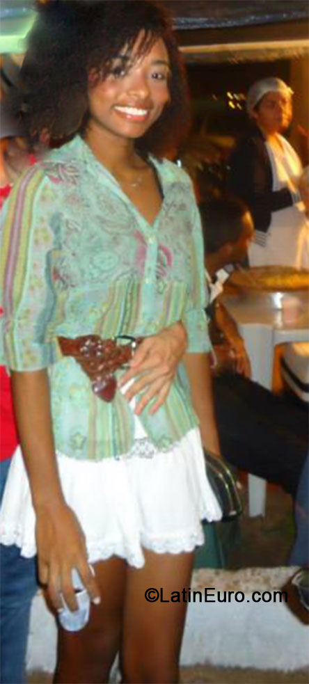 Date this sultry Brazil girl Luz from Rio De Janeiro BR8859