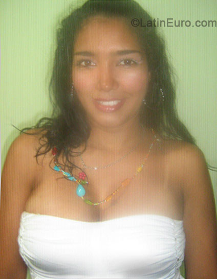 Date this good-looking Colombia girl Kris from Barranquilla CO15053
