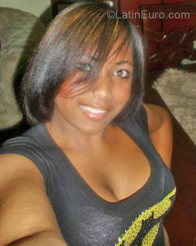 Date this young Dominican Republic girl Esthphani from Santo Domingo DO18834