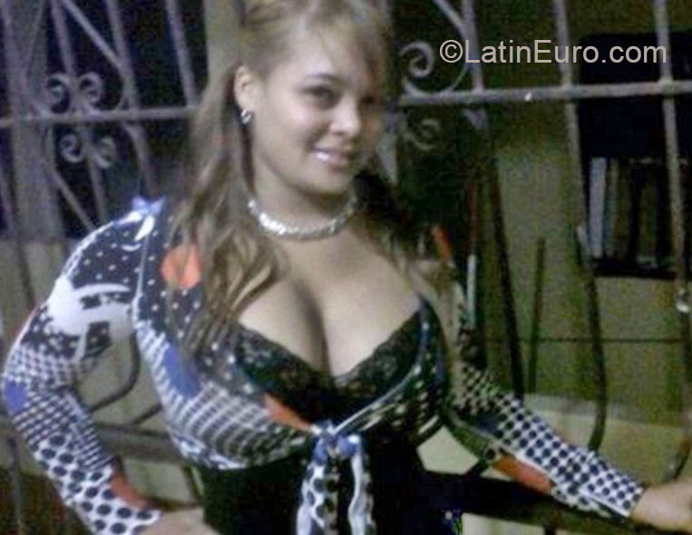 Date this happy Dominican Republic girl Kamila from Santo Domingo DO20841