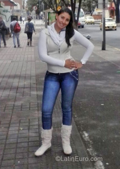 Date this delightful Colombia girl Diana from Bogota CO15087