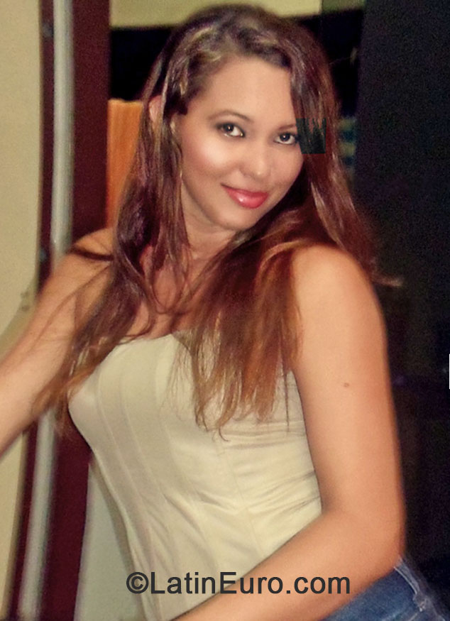 Date this gorgeous Brazil girl Regi from Cacoal BR8782