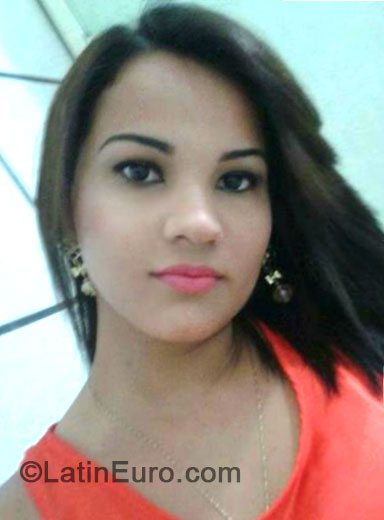 Date this nice looking Brazil girl Karoline from Natal BR8755