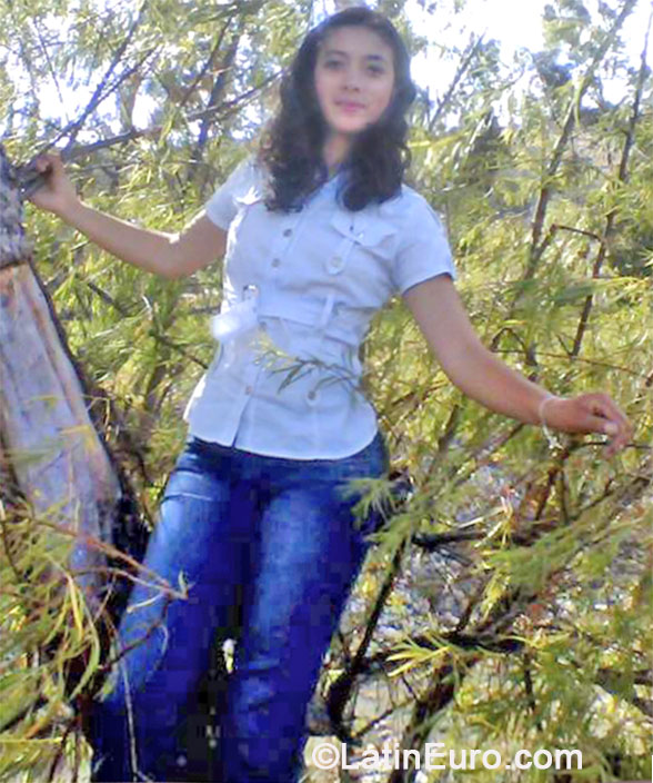 Date this lovely Peru girl Consuelo from Cajamarca PE971