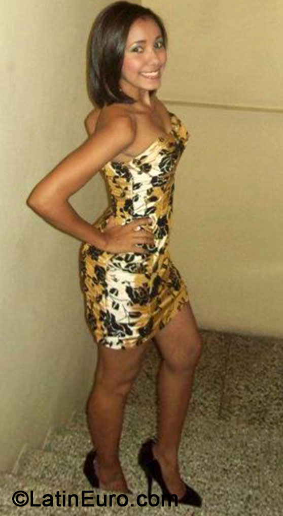 Date this hard body Dominican Republic girl Any P. from Santo Domingo DO18961