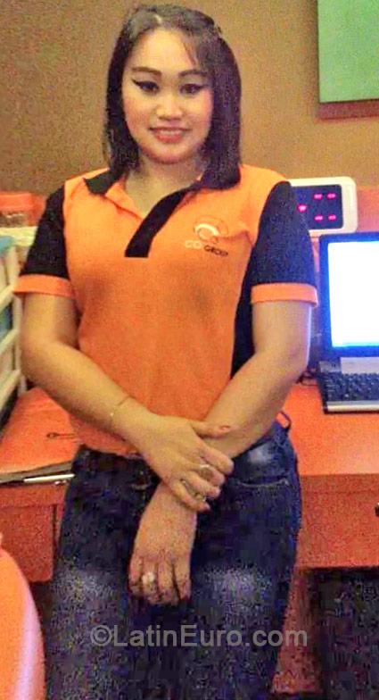 Date this athletic Philippines girl Fatima from Manila PH653