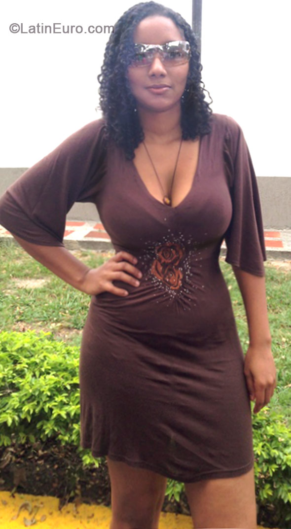 Date this sensual Colombia girl Amalfi from Cali CO17106
