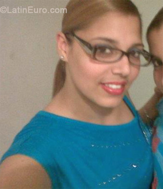 Date this good-looking Dominican Republic girl Rouse from Santo Domingo DO19092