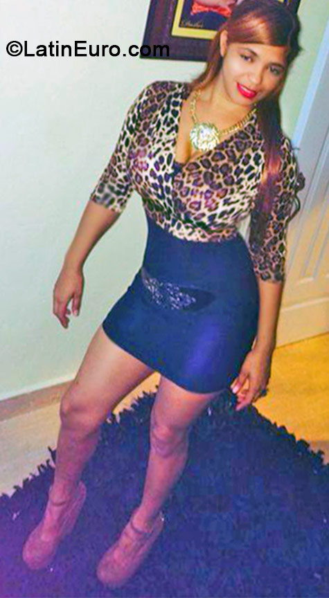Date this stunning Dominican Republic girl Yeraldin from Santiago DO19093