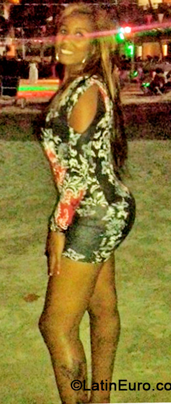 Date this hot Dominican Republic girl Yissel from San Cristobal DO19095