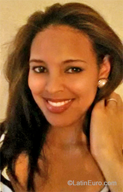 Date this hard body Dominican Republic girl Yani from Santiago DO19186