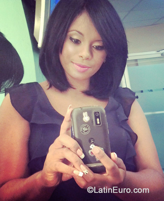 Date this stunning Dominican Republic girl Daryledy from Santo Domingo DO19251