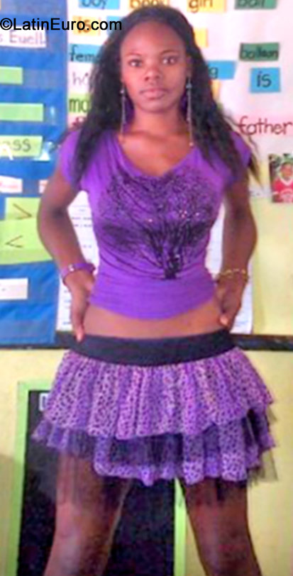 Date this happy Jamaica girl Shantel from Port Antonio JM1730