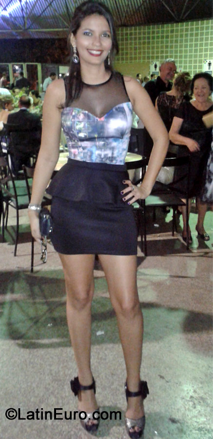 Date this funny Brazil girl Thais from Estancia BR8824