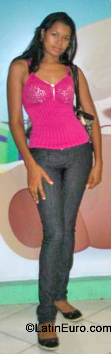 Date this pretty Dominican Republic girl Yuderka from Santo Domingo DO19273