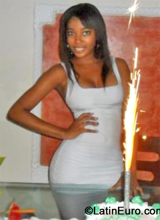 Date this young Colombia girl Dana from Bogota CO16634