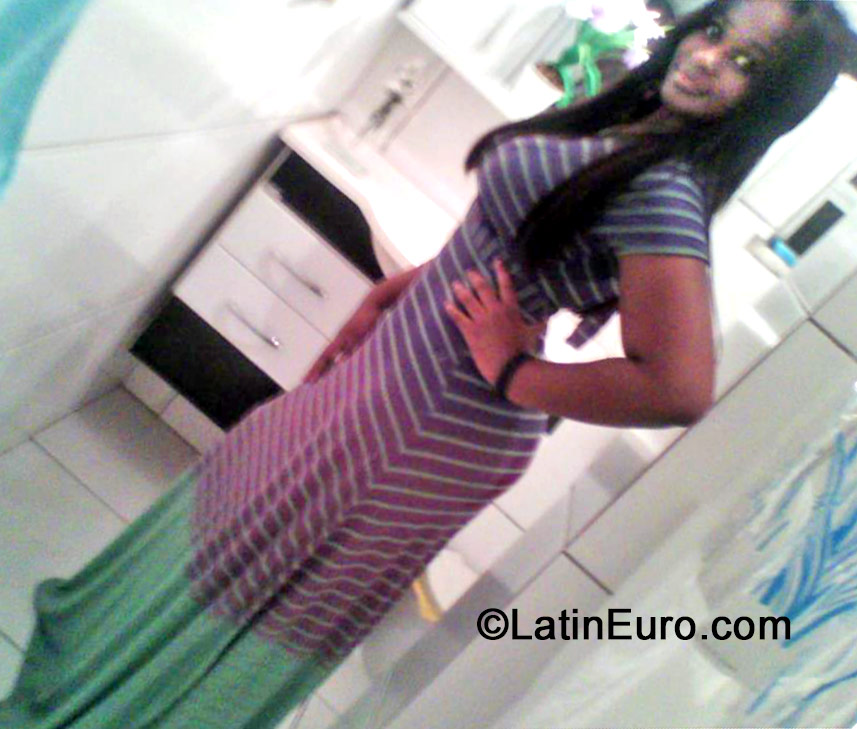 Date this pretty Brazil girl Lais from Rio De Janeiro BR9098