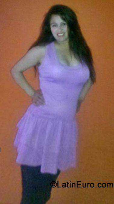Date this attractive Colombia girl Sara from Bogota CO15388
