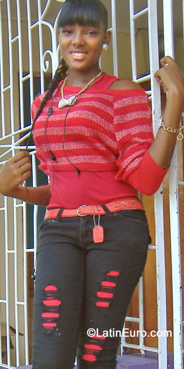 Date this cute Jamaica girl Yaneque from Kingston JM1746