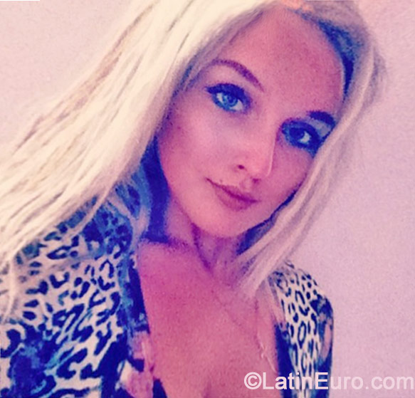 Date this happy United Kingdom girl Inna from London GB757