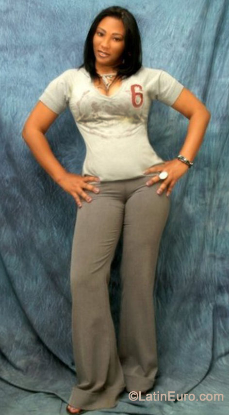 Date this good-looking Dominican Republic girl Isabel from Santo Domingo DO19374