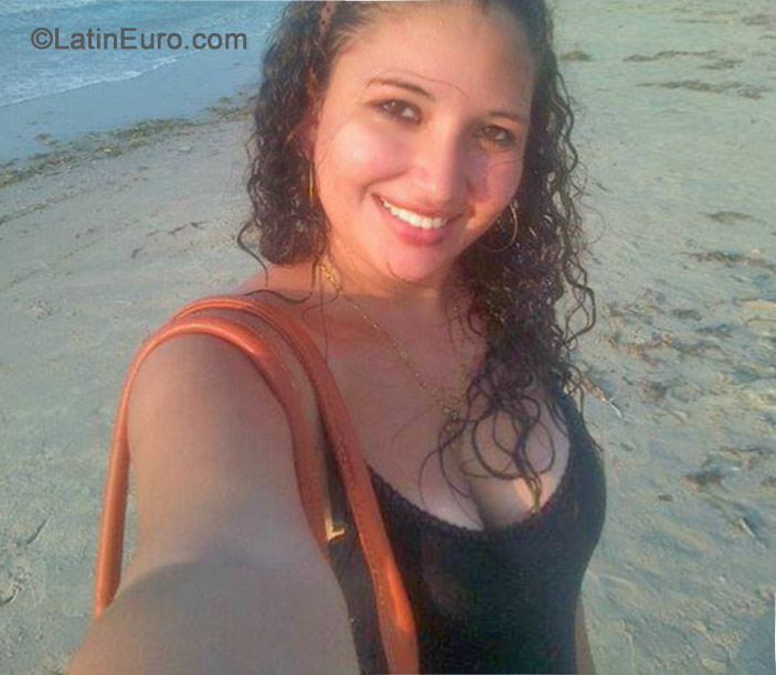 Date this funny Colombia girl Daniela from Medellin CO15433