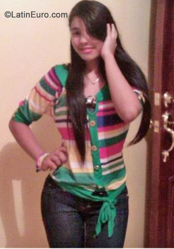 Date this hard body Dominican Republic girl Karina from Mao Valverde DO19386