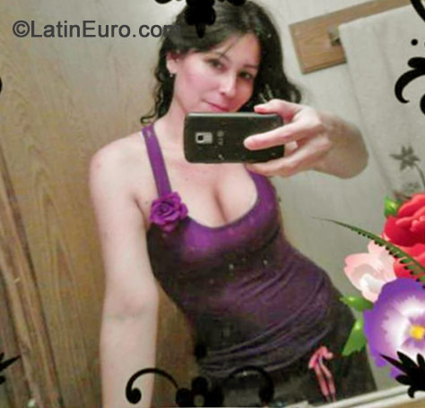 Date this voluptuous United States girl Bleny from FORT LAUDERDEL US15755