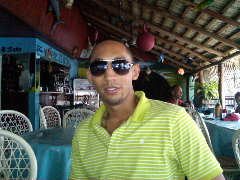 Date this cute Dominican Republic man Ronny from Santo Domingo DO19427