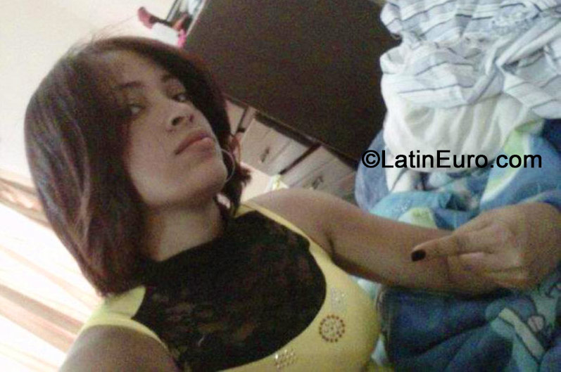Date this attractive Dominican Republic girl Mitry from Santo Domingo DO19435