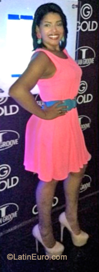 Date this charming Dominican Republic girl Melysa from Santo Domingo DO21324