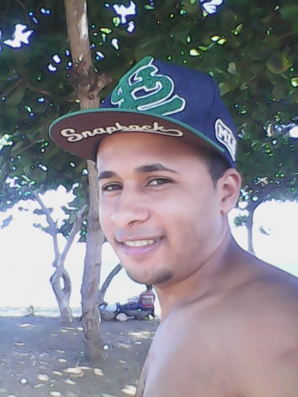 Date this athletic Dominican Republic man Esaul from Barahona DO19479