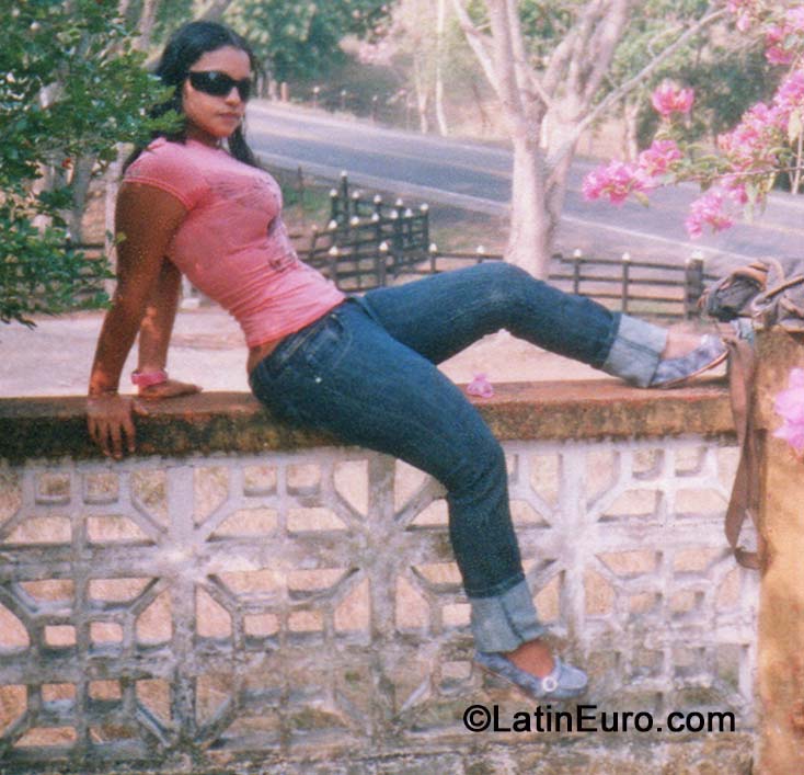 Date this lovely Colombia girl Sakey from  CO15561