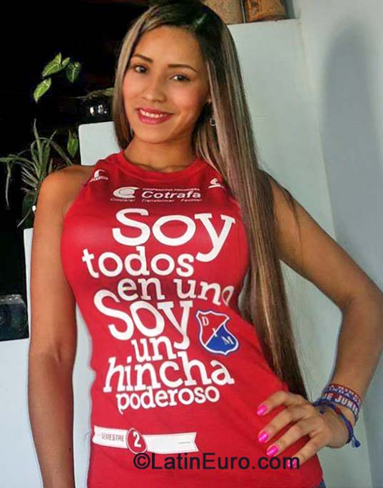 Date this attractive Colombia girl Estefany from Medellin CO15607
