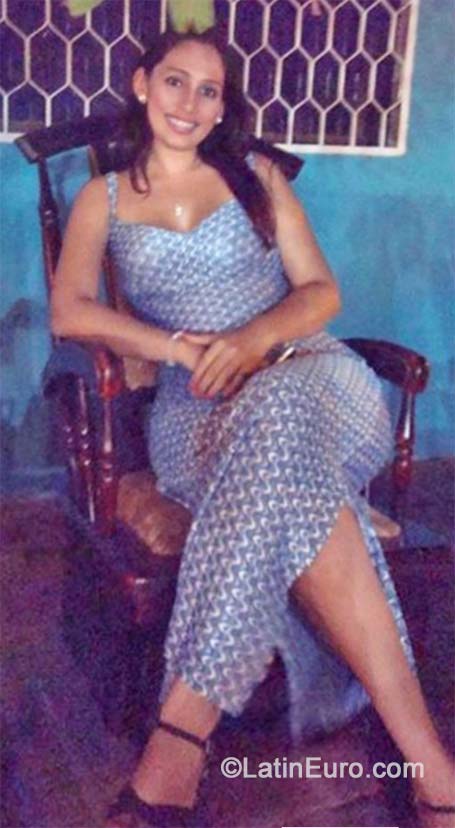 Date this young Colombia girl Dianita23 from Barranquilla CO16523