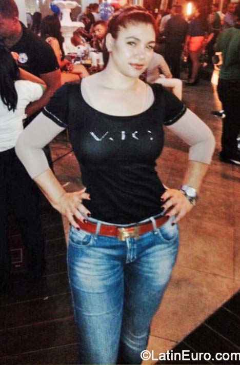 Date this voluptuous Dominican Republic girl Arisleydi from Santo Domingo DO19618