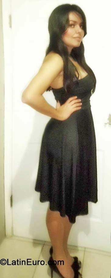 Date this passionate Honduras girl Vale from San Perdo Sula HN1139