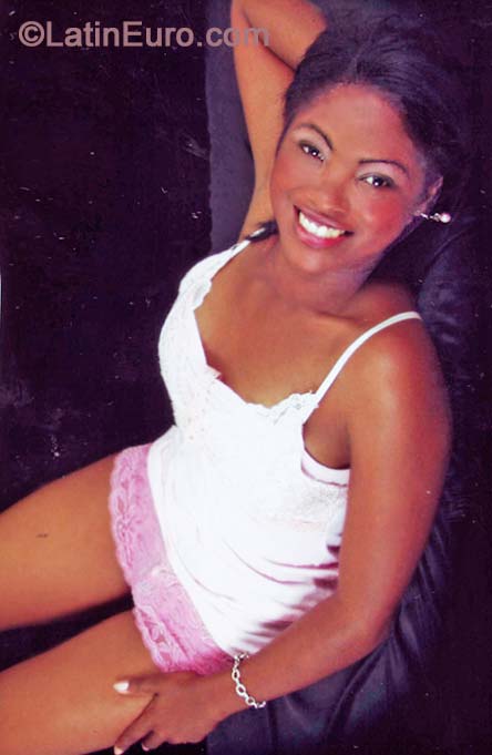 Date this happy Germany girl Mayleni from Euskirchen DO19699