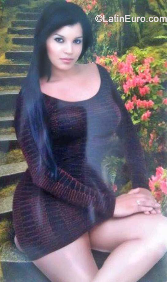 Date this pretty Dominican Republic girl Nayelin from Santiago DO19884