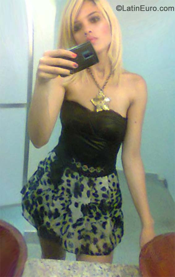 Date this delightful Brazil girl Ingrid from Brasilia De Minas BR8942
