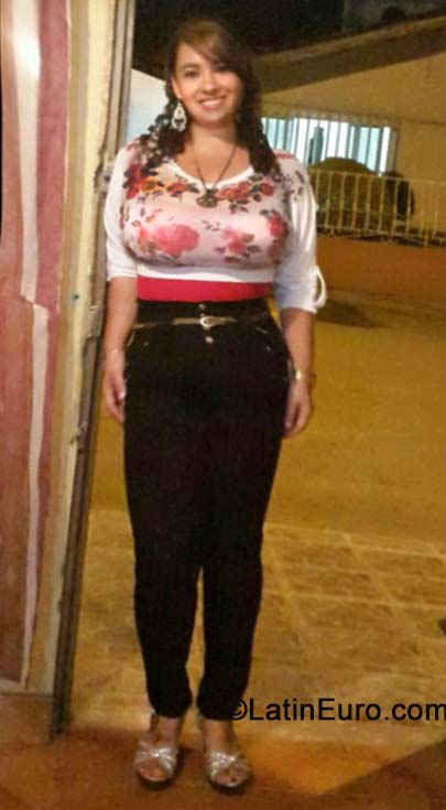 Date this athletic Colombia girl Viviana from Cali CO15832