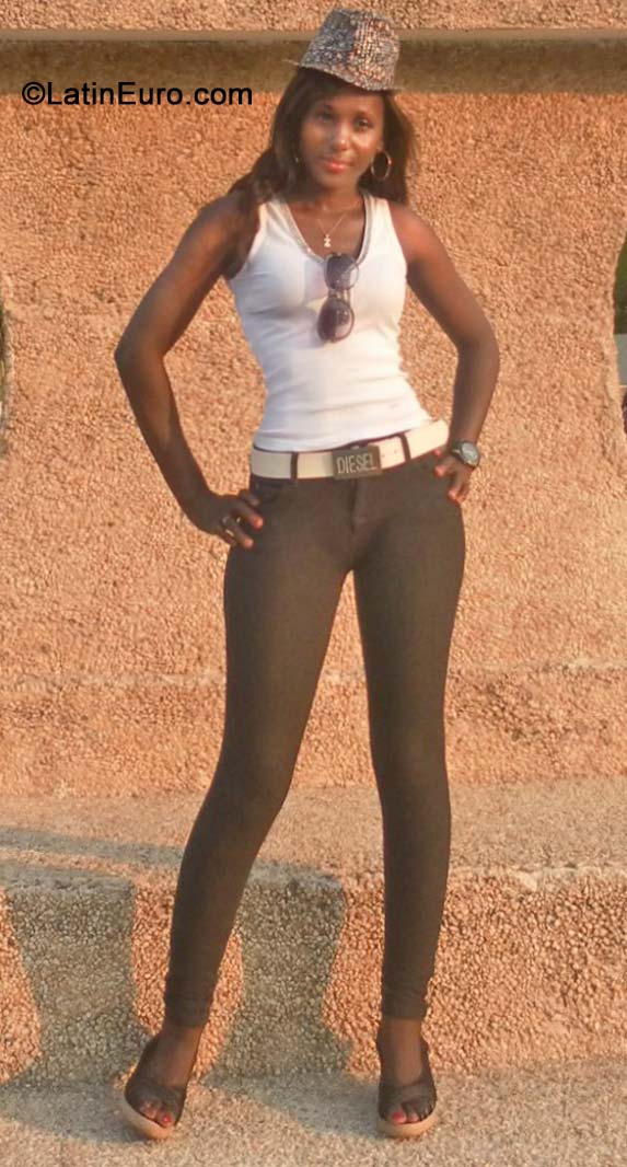 Date this georgeous Gabon girl Zita from Libreville GA15
