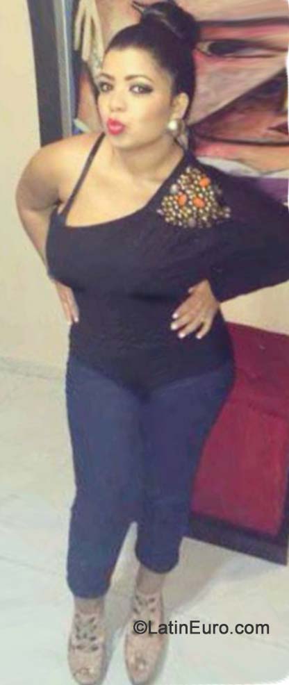 Date this sultry Dominican Republic girl Franchescia from Santo Domingo DO19837