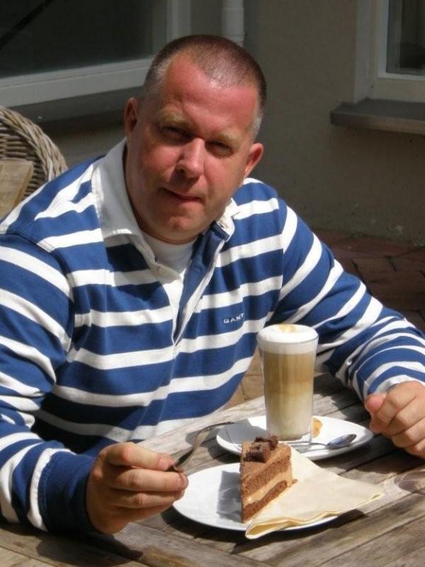 Date this attractive Canada man Stelov40 from Montreal CA624