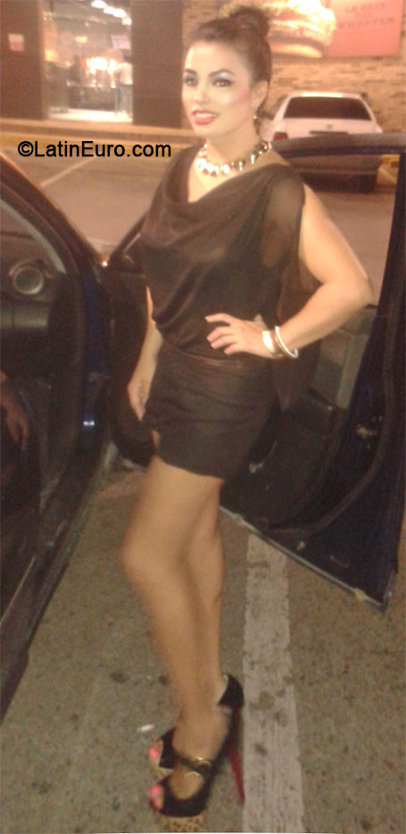 Date this nice looking Honduras girl Carolina from San Pedro Sula HN1176