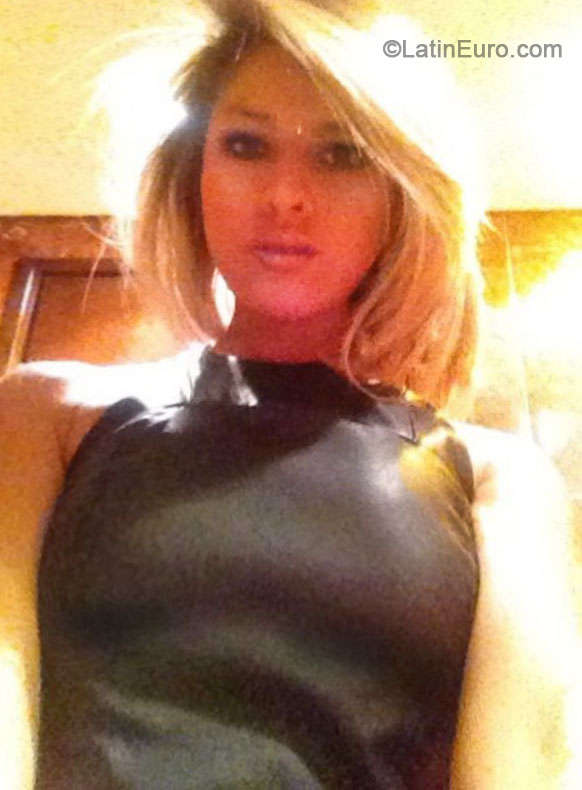 Date this athletic Colombia girl Carolina from Bogota CO17129