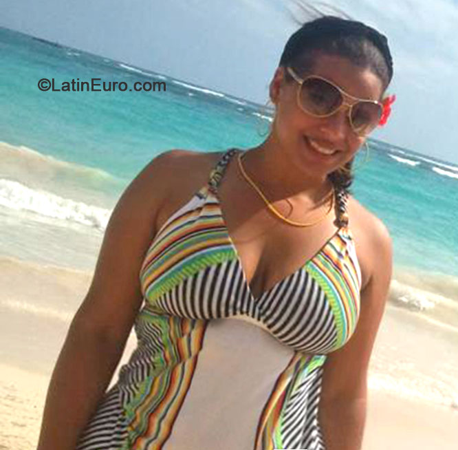 Date this delightful Dominican Republic girl Yadira from Santo Domingo DO28185