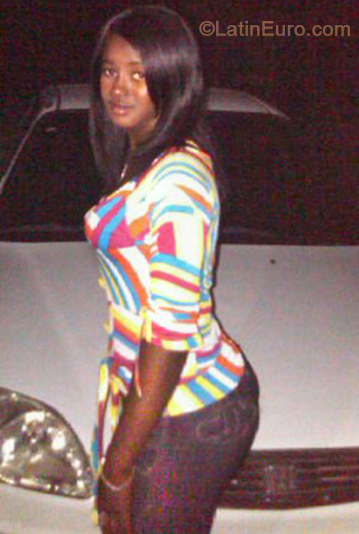 Date this nice looking Dominican Republic girl Caroline from San Pedro de Macois DO19943