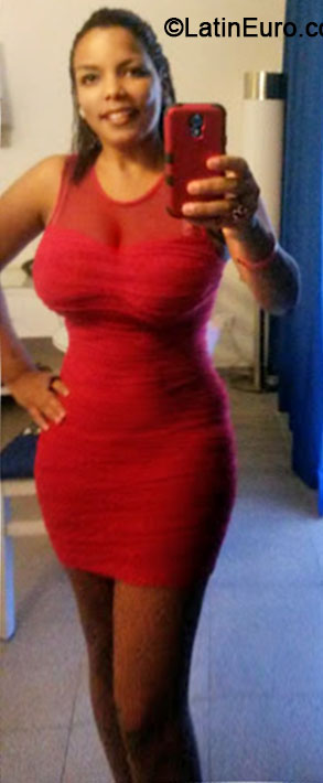 Date this pretty Dominican Republic girl Carolina from Santo Domingo DO19977